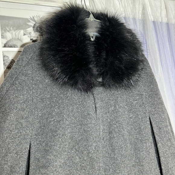 Cape - Picture 2 of 6